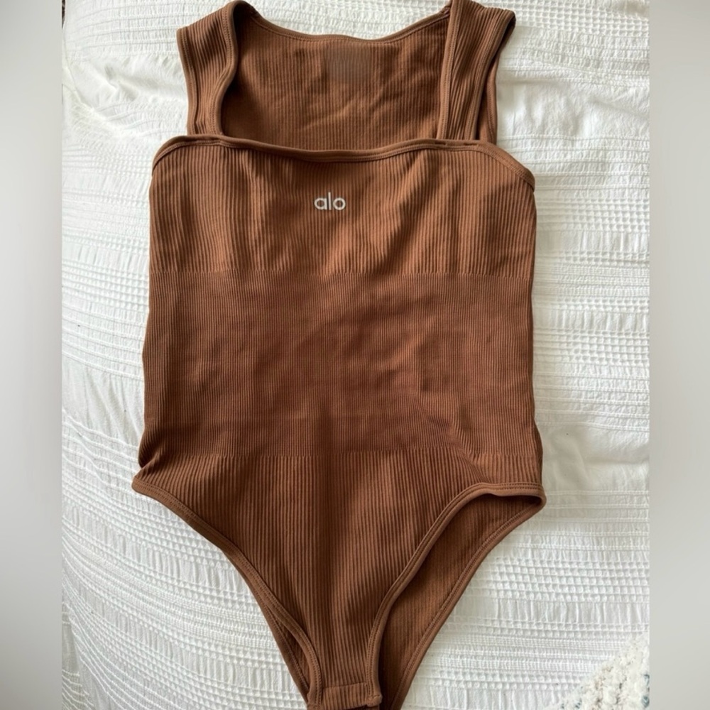 ALO brown ribbed bodysuit